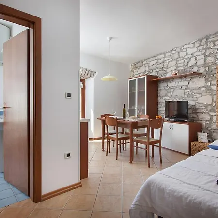 Al Porto Novigrad Istria
